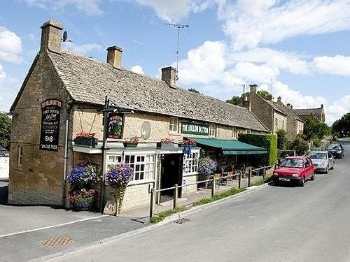 The Hollow Bottom Guiting Power エクステリア 写真