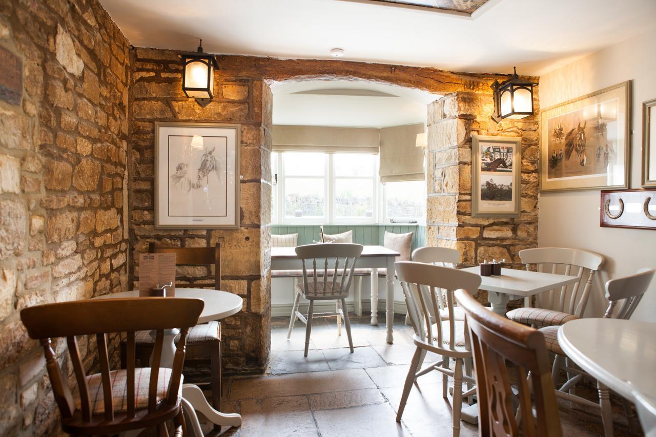 The Hollow Bottom Guiting Power エクステリア 写真